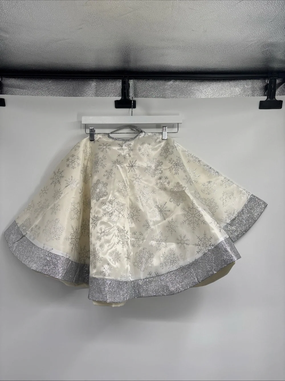 Silver Snowflake Tree Skirt - Festive White and Silver glittery